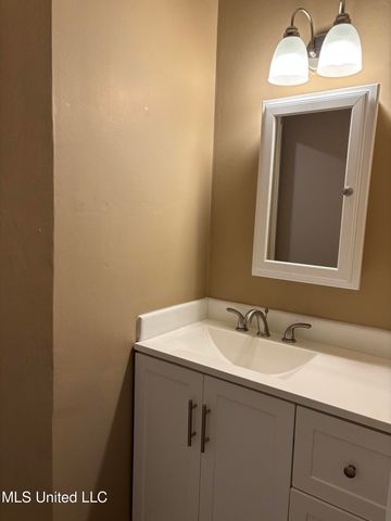 100 Morris Noble Road, Ocean Springs, MS 39564