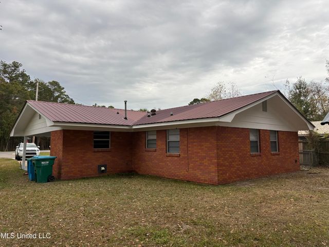 100 Morris Noble Road, Ocean Springs, MS 39564