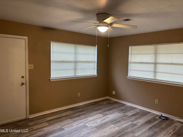 100 Morris Noble Road, Ocean Springs, MS 39564