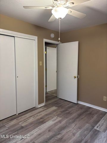 100 Morris Noble Road, Ocean Springs, MS 39564