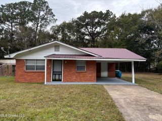 100 Morris Noble Road, Ocean Springs, MS 39564
