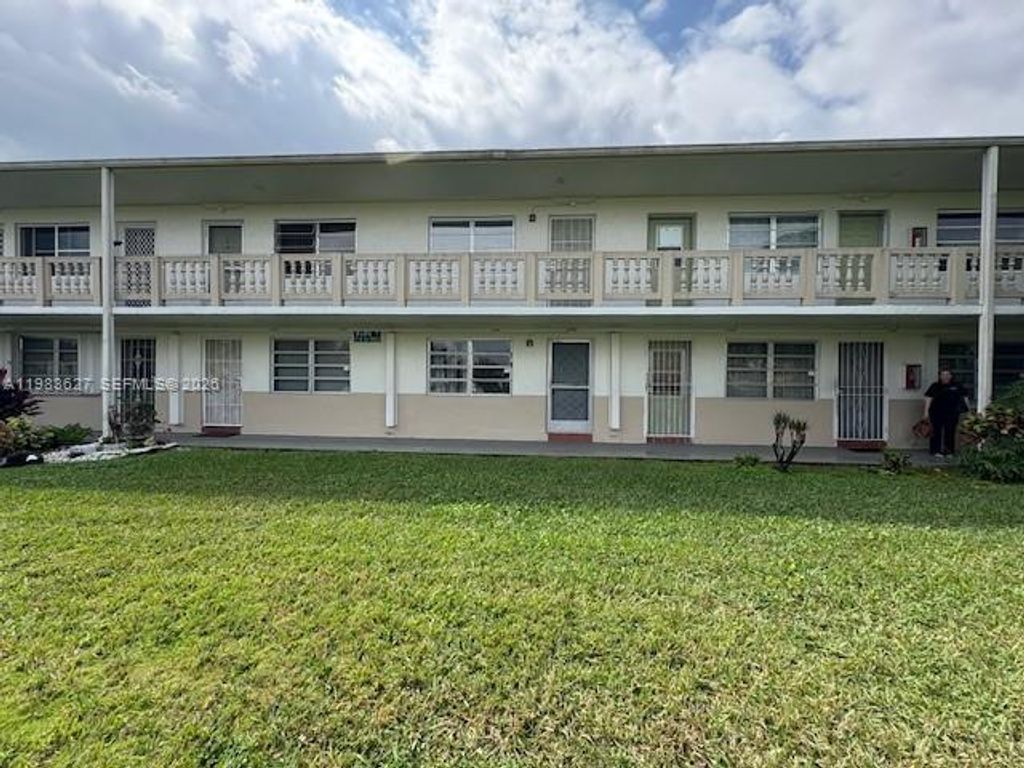 70 NE 202nd Terrace T12, Miami Gardens, FL 33179