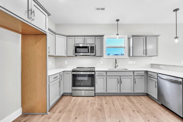 520 Ayden Ln, Clarksville, TN 37042