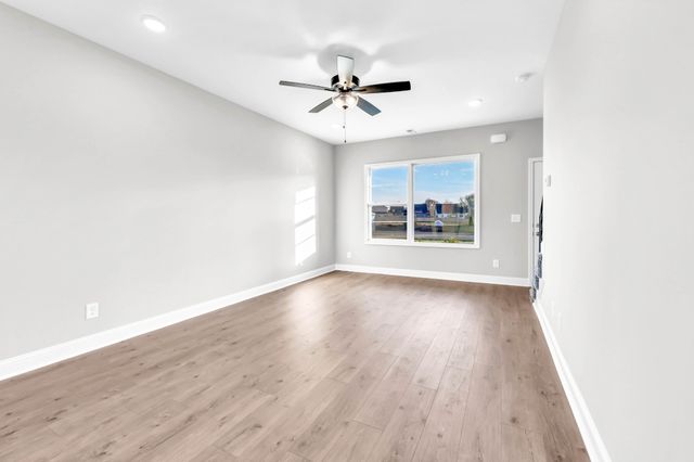 520 Ayden Ln, Clarksville, TN 37042