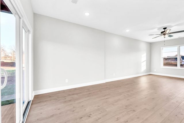 520 Ayden Ln, Clarksville, TN 37042