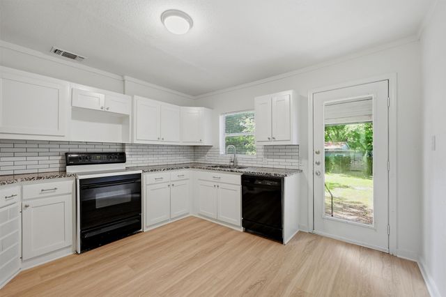 1020 W Brockett Street, Sherman, TX 75092