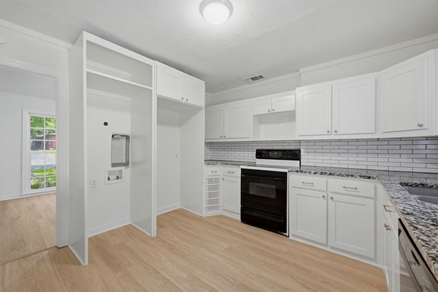 1020 W Brockett Street, Sherman, TX 75092