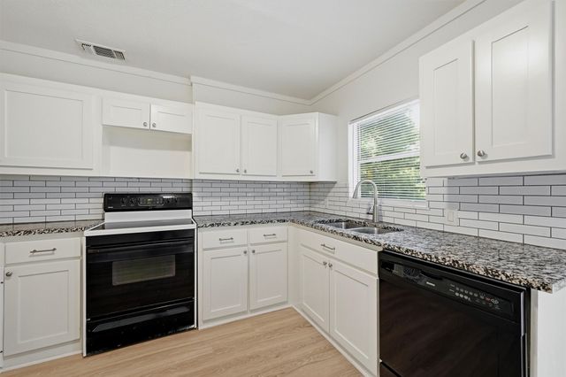 1020 W Brockett Street, Sherman, TX 75092