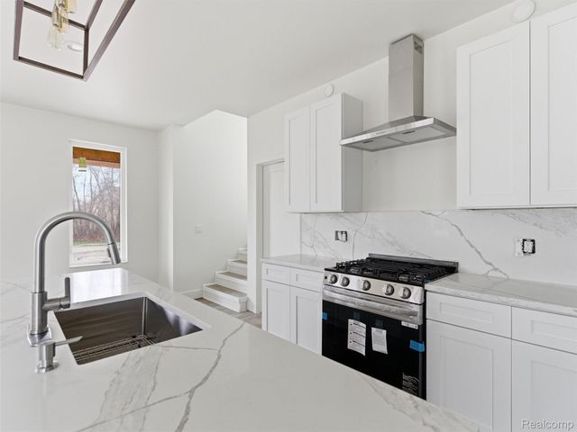 11810 Scenic Valley, Springfield Charter Township, MI 48350