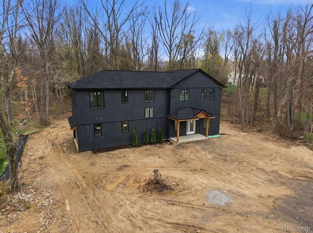 11810 Scenic Valley, Springfield Charter Township, MI 48350