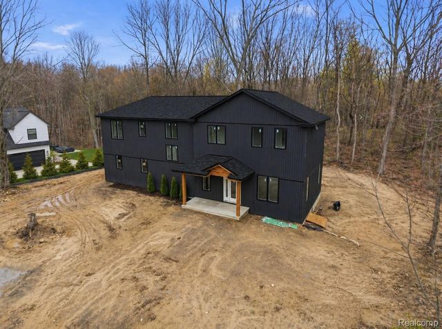 11810 Scenic Valley, Springfield Charter Township, MI 48350