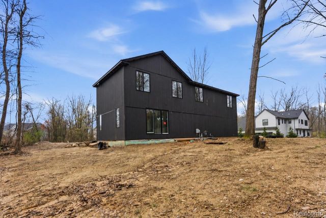 11810 Scenic Valley, Springfield Charter Township, MI 48350