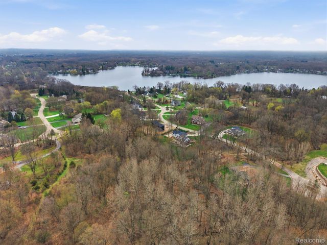 11810 Scenic Valley, Springfield Charter Township, MI 48350
