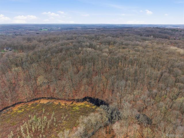 11810 Scenic Valley, Springfield Charter Township, MI 48350