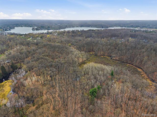 11810 Scenic Valley, Springfield Charter Township, MI 48350