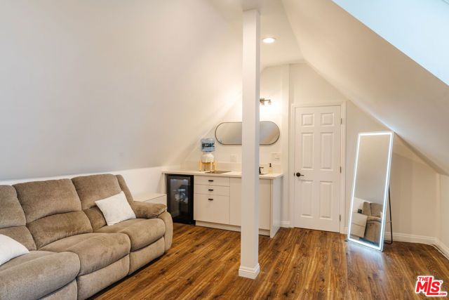 3819 Vista Linda Drive, Encino (los Angeles), CA 91316