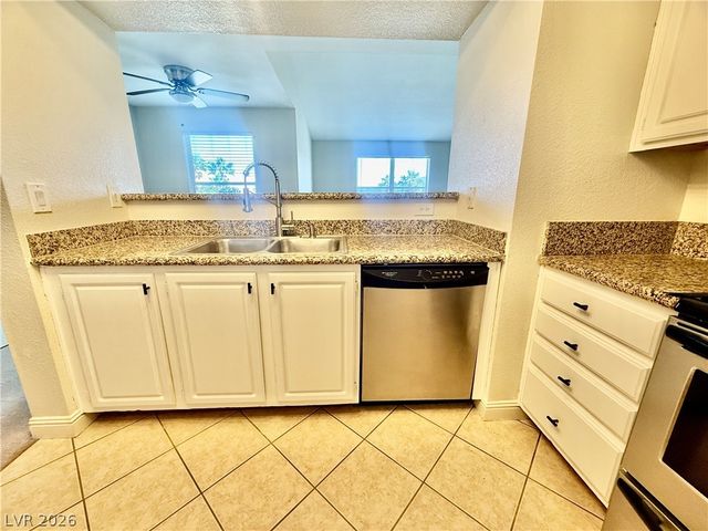 5055 West Hacienda Avenue 2104, Las Vegas, NV 89118