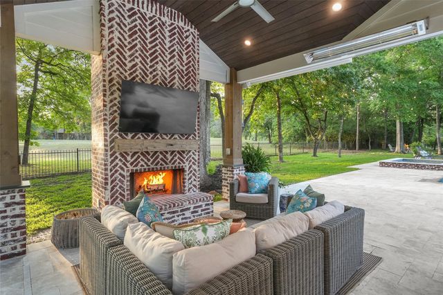 2207 Longmire Road, Conroe, TX 77304