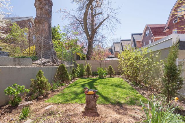 360 W 262nd Street, Bronx, NY 10471