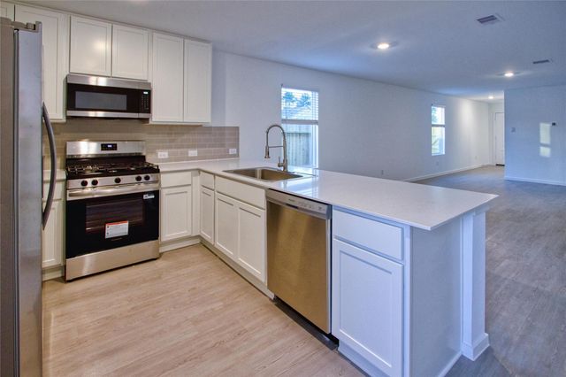 1551 Sunset Ridge Dr, Conroe, TX 77303