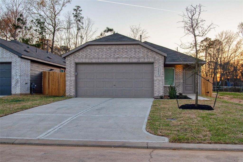 1551 Sunset Ridge Dr, Conroe, TX 77303