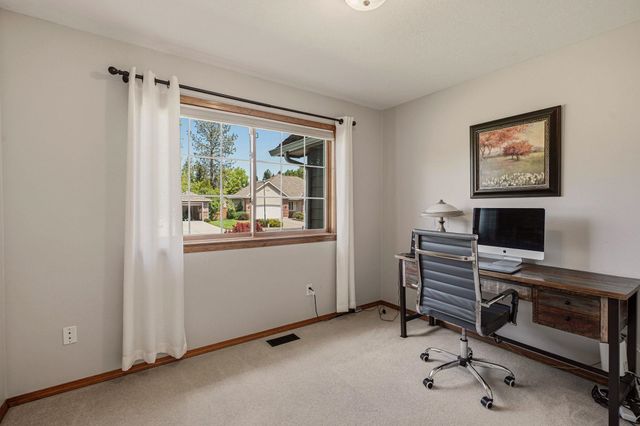 325 W Charlton Ave, Spokane, WA 99208