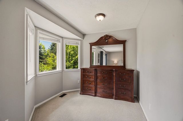 325 W Charlton Ave, Spokane, WA 99208