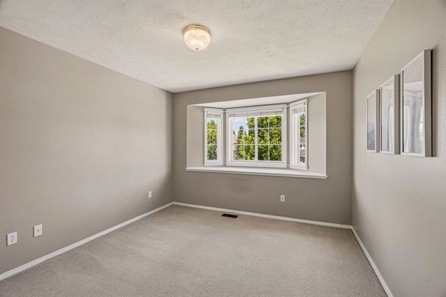 325 W Charlton Ave, Spokane, WA 99208