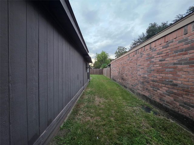8522 Fawn Terrace Drive, Houston, TX 77071