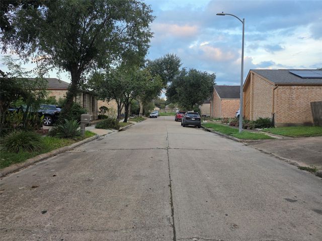 8522 Fawn Terrace Drive, Houston, TX 77071