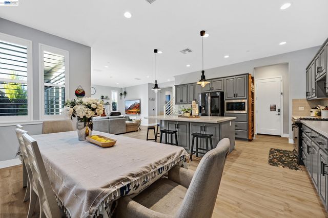 7126 Stags Leap Ln, Dublin, CA 94568