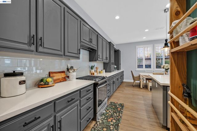 7126 Stags Leap Ln, Dublin, CA 94568