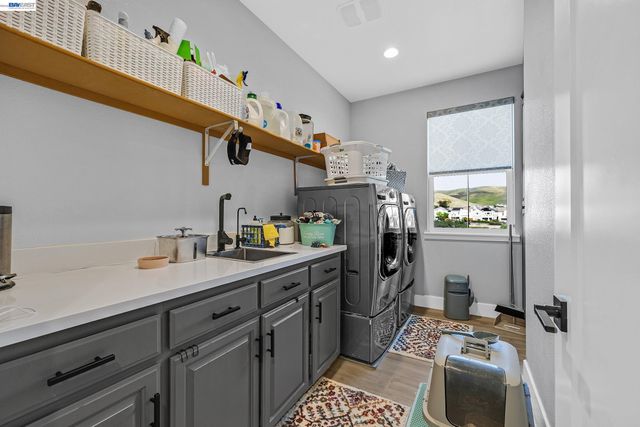 7126 Stags Leap Ln, Dublin, CA 94568