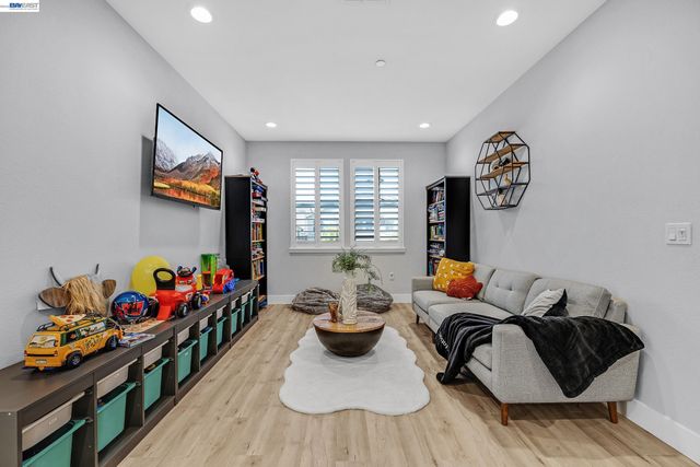 7126 Stags Leap Ln, Dublin, CA 94568