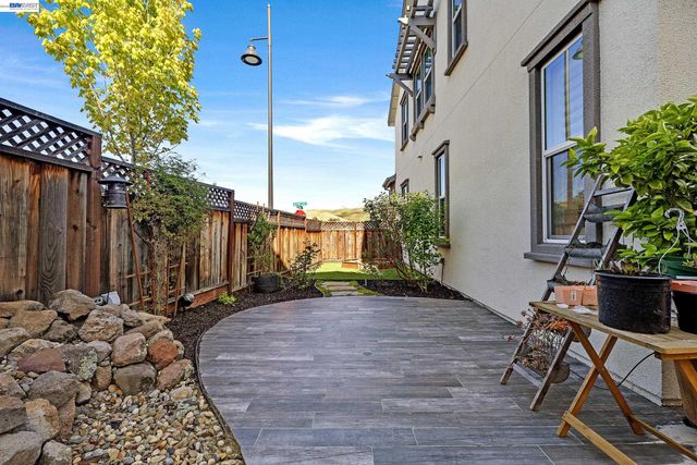 7126 Stags Leap Ln, Dublin, CA 94568