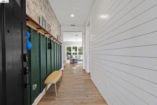 7126 Stags Leap Ln, Dublin, CA 94568