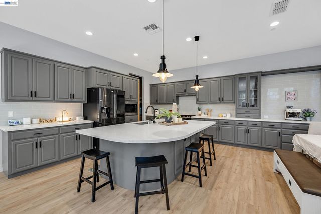 7126 Stags Leap Ln, Dublin, CA 94568