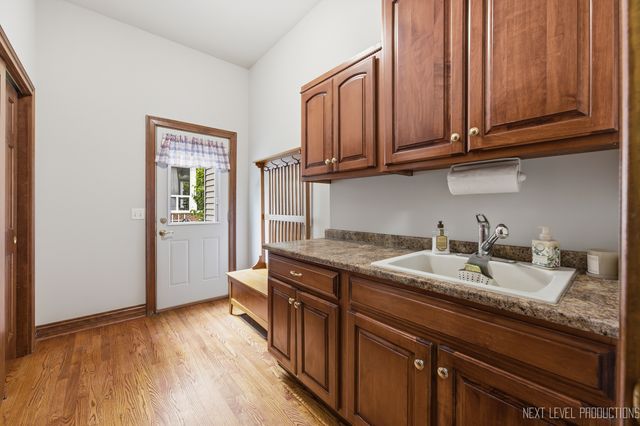 908 Knox Lane, Batavia, IL 60510
