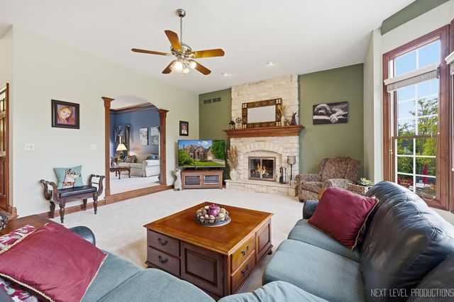 908 Knox Lane, Batavia, IL 60510