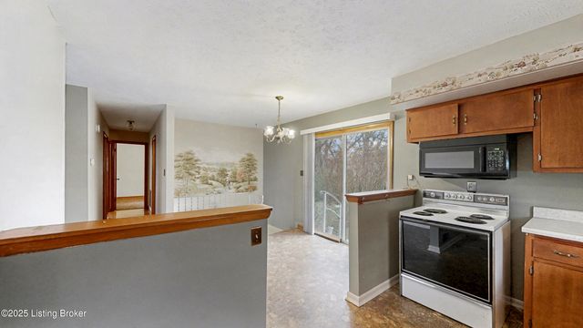 2569 Trubart Ln, Louisville, KY 40216