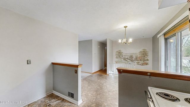 2569 Trubart Ln, Louisville, KY 40216