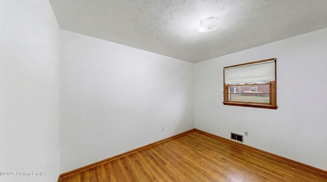 2569 Trubart Ln, Louisville, KY 40216