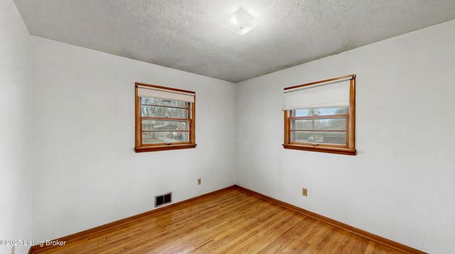 2569 Trubart Ln, Louisville, KY 40216