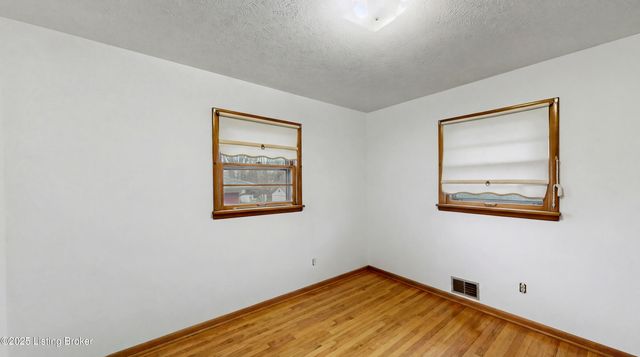 2569 Trubart Ln, Louisville, KY 40216