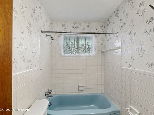 2569 Trubart Ln, Louisville, KY 40216