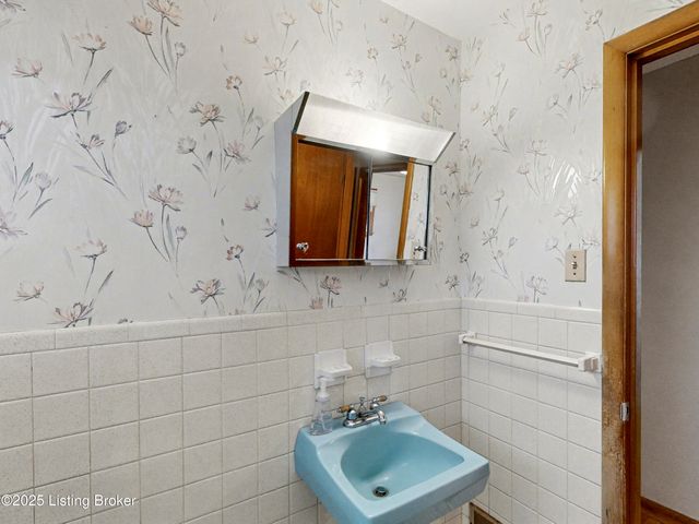 2569 Trubart Ln, Louisville, KY 40216