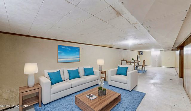 2569 Trubart Ln, Louisville, KY 40216