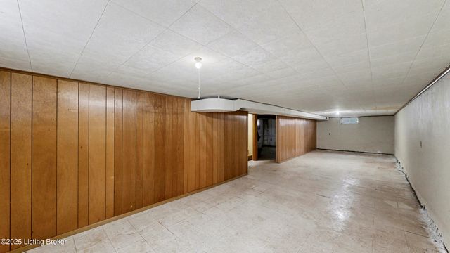 2569 Trubart Ln, Louisville, KY 40216