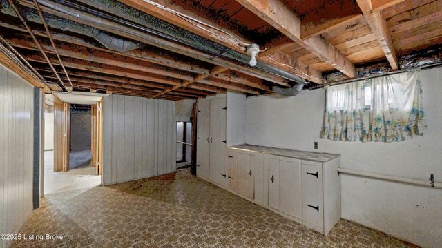 2569 Trubart Ln, Louisville, KY 40216