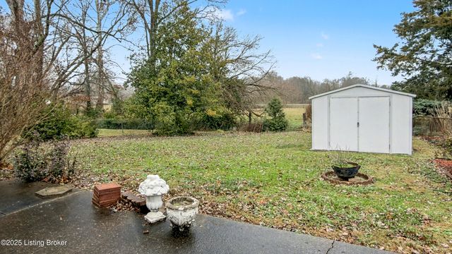 2569 Trubart Ln, Louisville, KY 40216